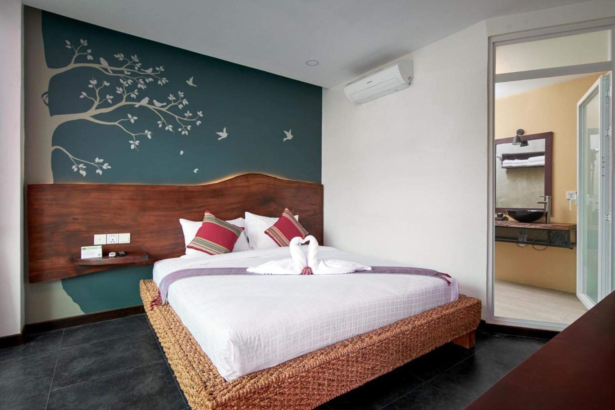 Monsoon Bassac Hotel Phnom Penh Exterior photo
