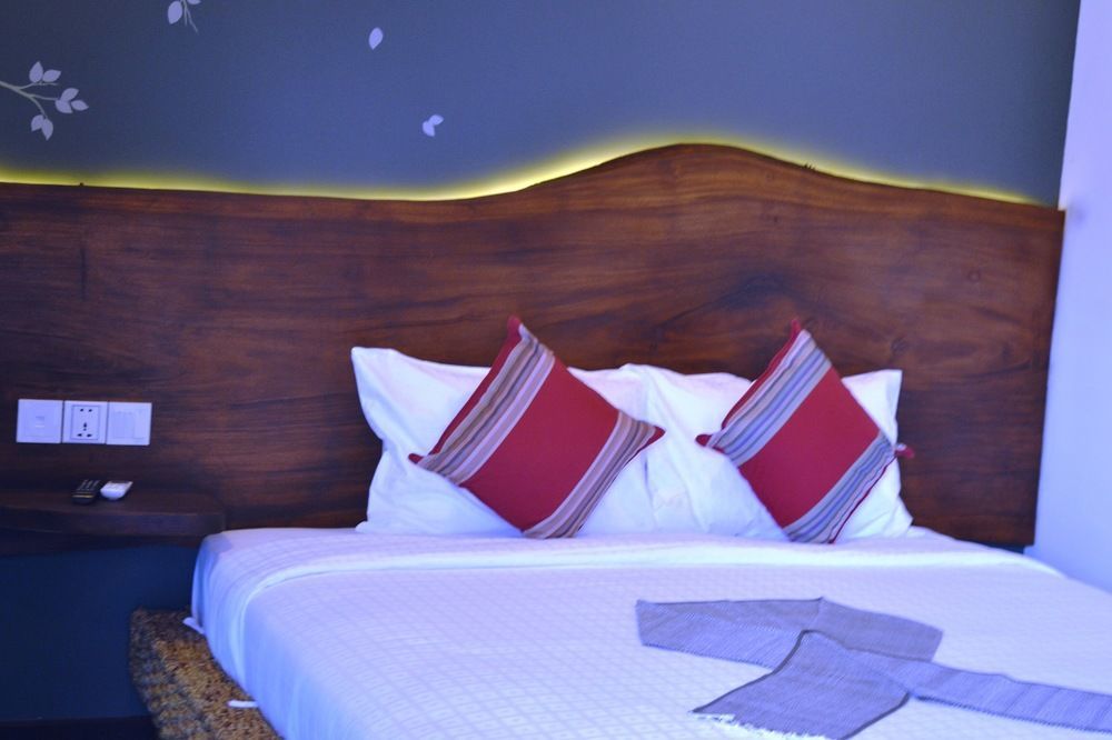 Monsoon Bassac Hotel Phnom Penh Exterior photo