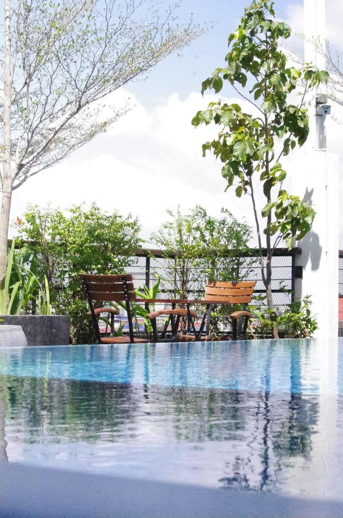 Monsoon Bassac Hotel Phnom Penh Exterior photo