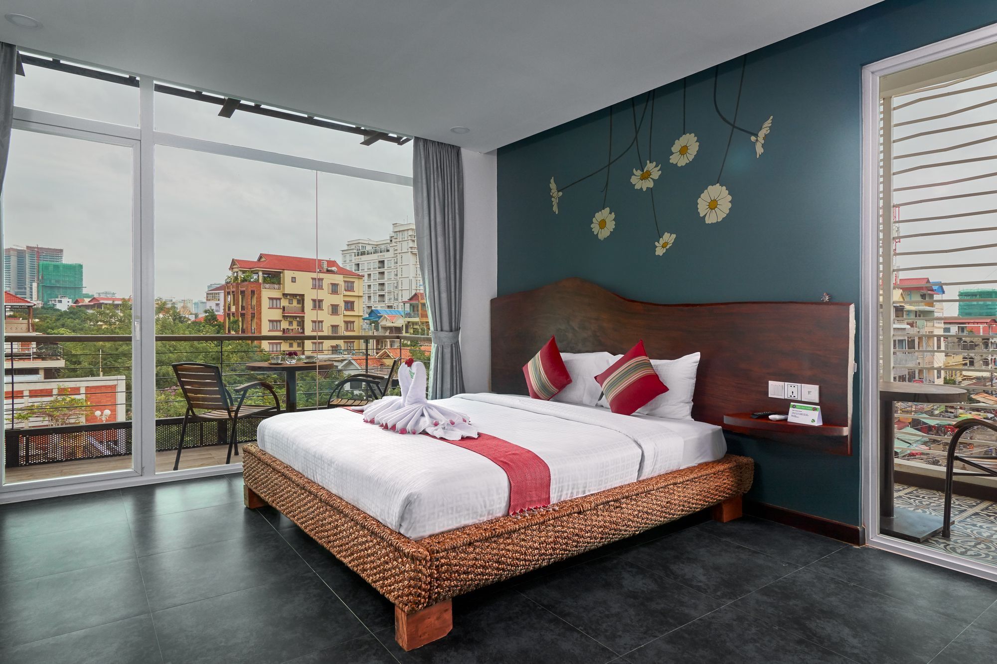 Monsoon Bassac Hotel Phnom Penh Exterior photo