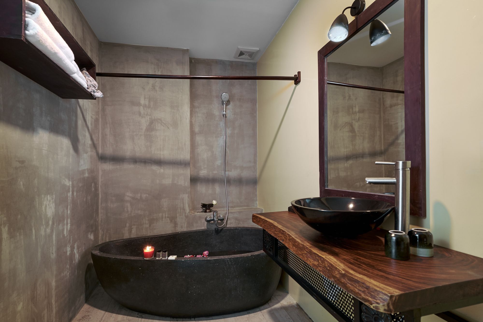 Monsoon Bassac Hotel Phnom Penh Exterior photo